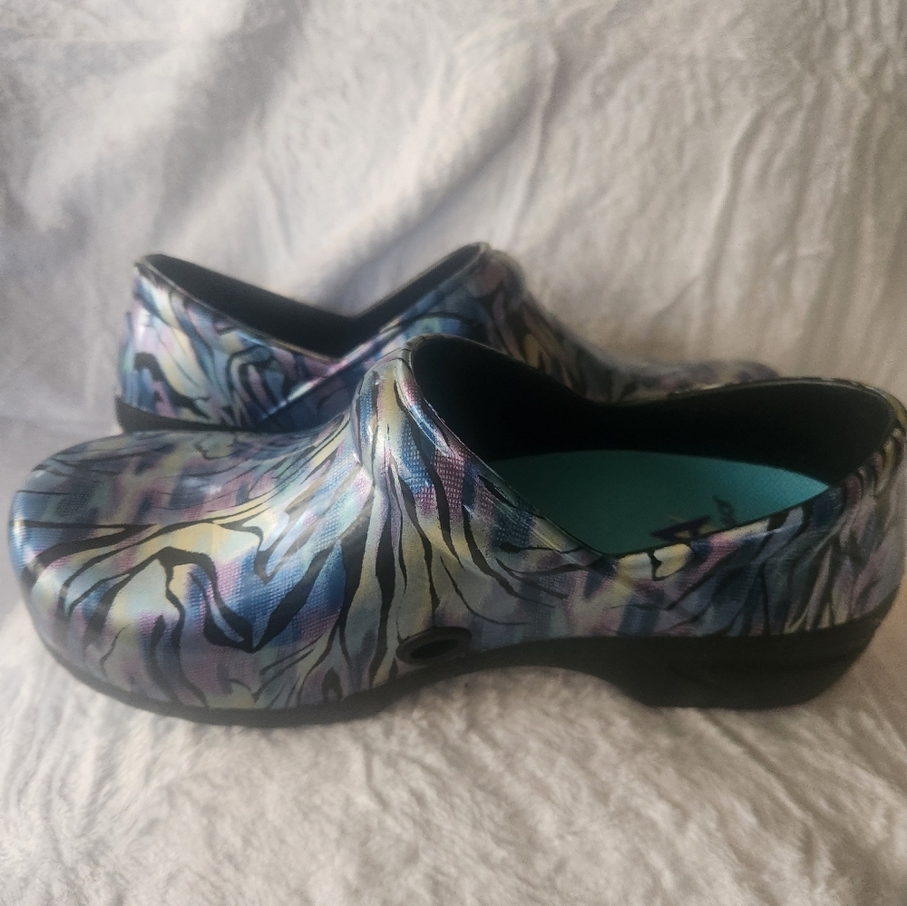 Nursing clogs